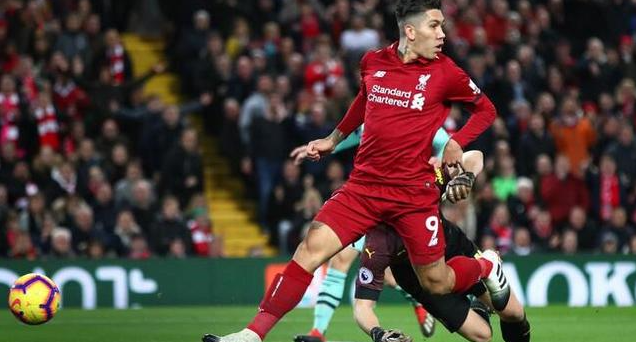  阿森纳防线失误造致命失球  