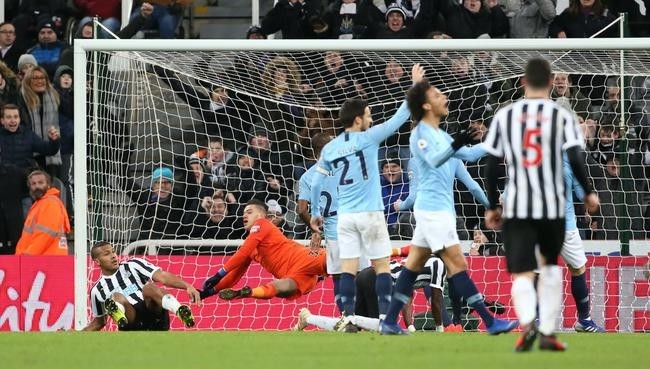  曼城主场不敌阿斯顿维拉丁丁伤退成转折点  