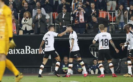  门兴格拉德巴赫绝杀斯图加特，保留争四希望  