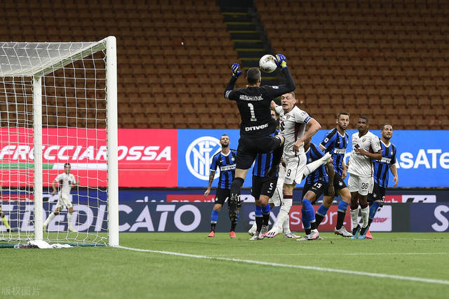  阿尔米隆禁区前沿低射死角纽卡中场连续三场取得进球